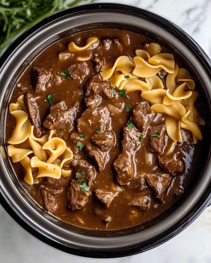 Slow cooker beef & noodles