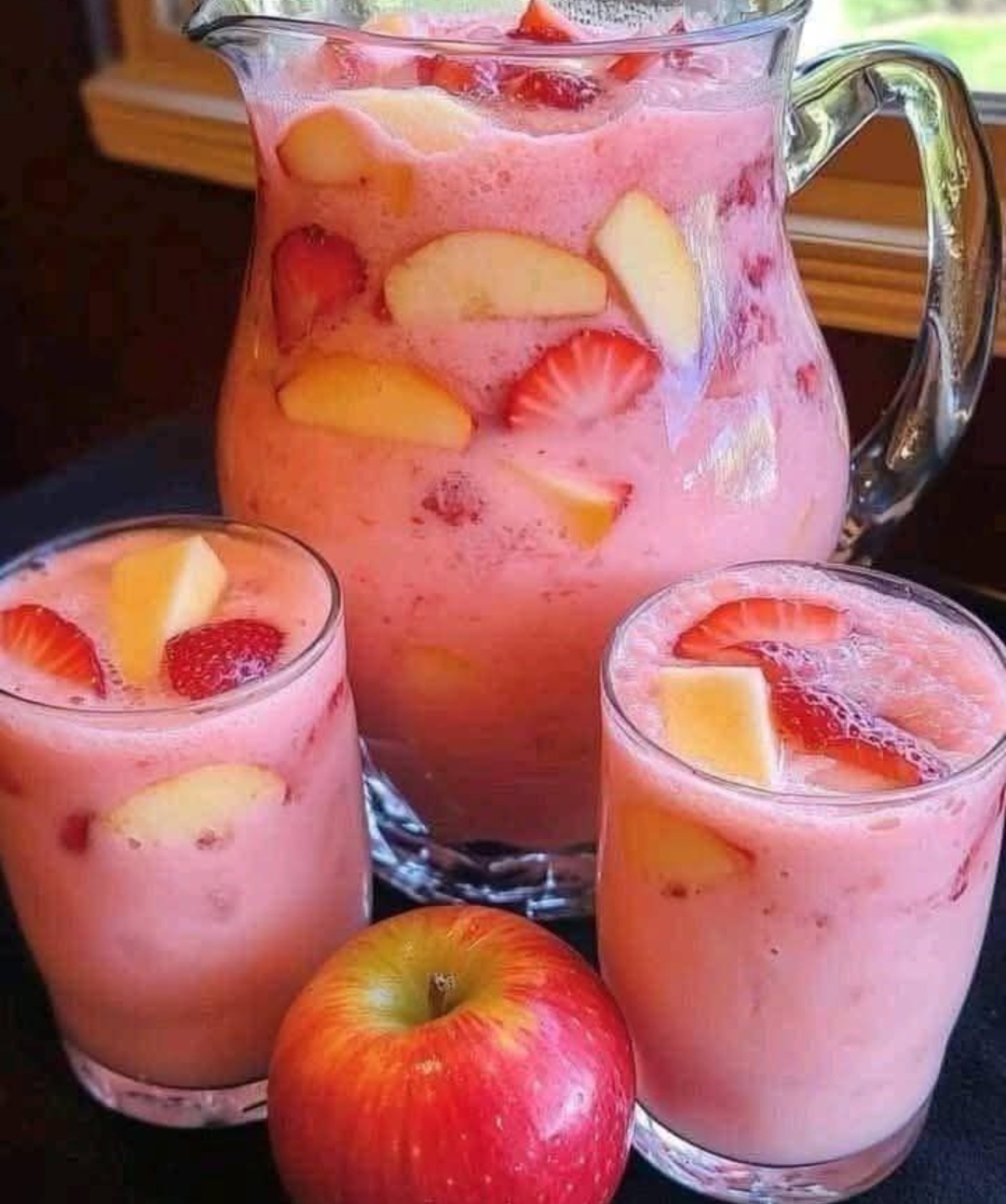 The Ultimate Creamy Strawberry Apple Punch: A Show-Stopping Refreshment for Any Gathering